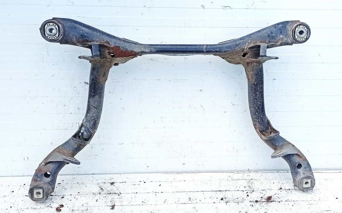 Audi A6 2010 Belka silnika - PRZEDNIE