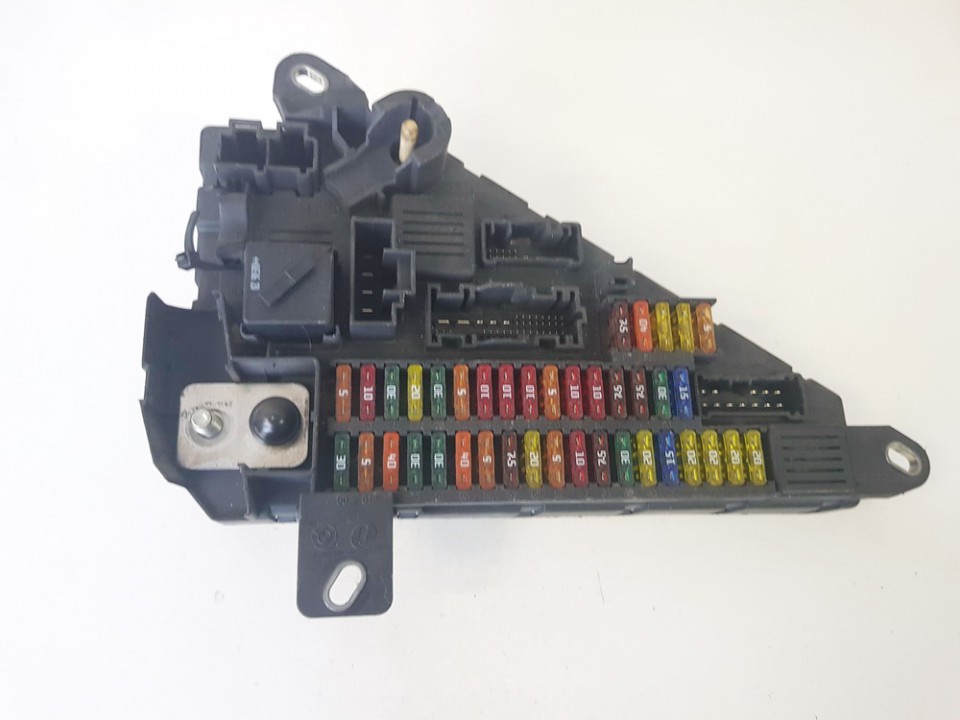 690661901 BMW 5-Series 2006 Fuse box
