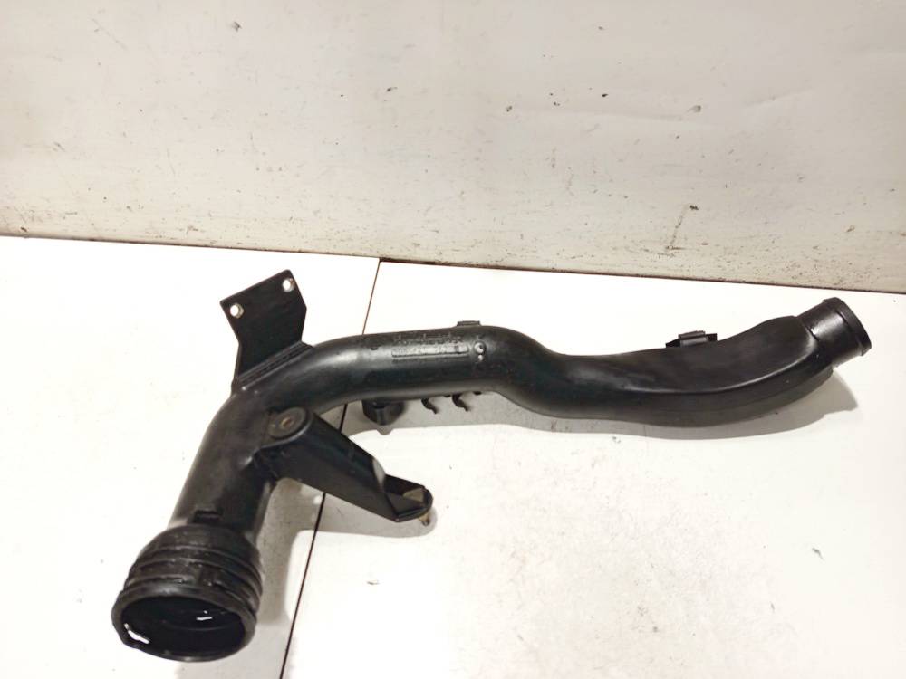 8E0145762B Volkswagen Passat 2001 TURBO INTERCOOLER PIPE HOSE