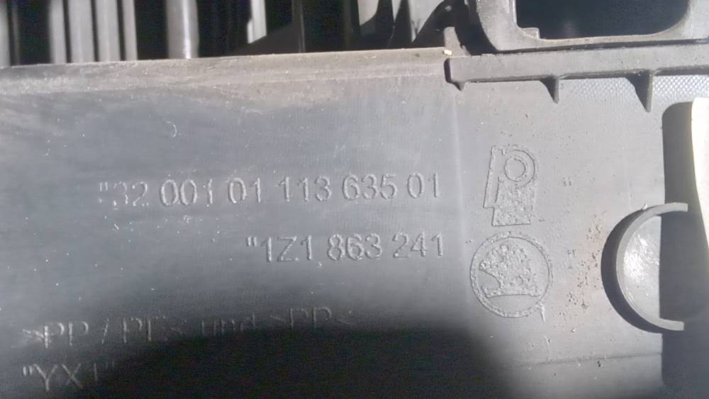 1Z1863241 Skoda Octavia 2009 Center console - Thumbnail 3