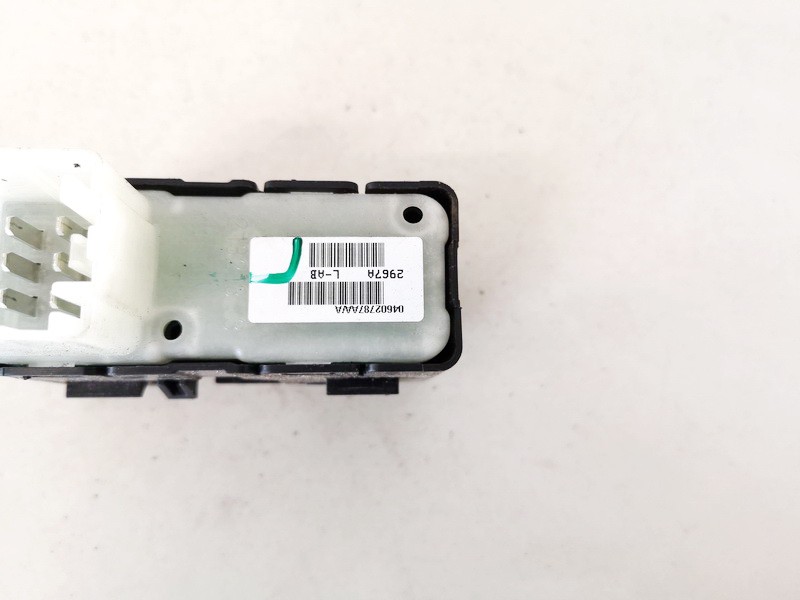 04602787AA Chrysler 300C 2009 Stiklo valdymo mygtukas (lango pakeliko mygtukai) - Thumbnail 3