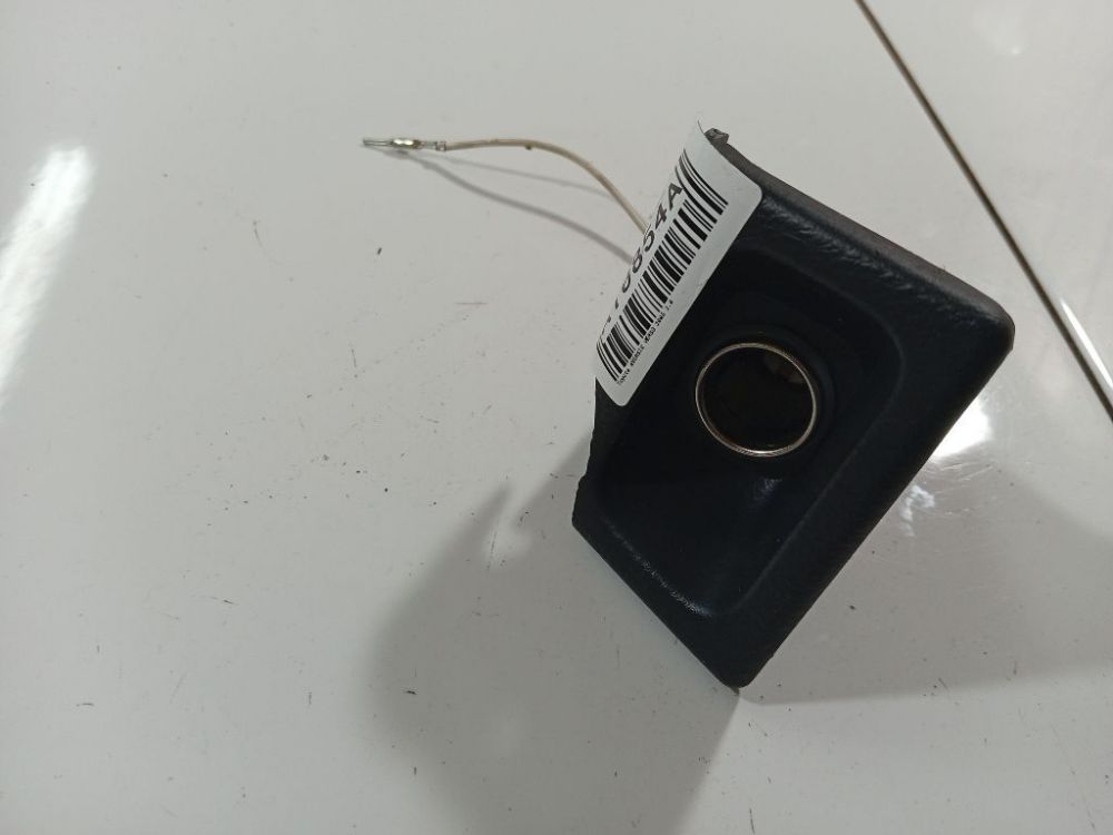 Toyota Avensis Verso 2005 Zapalniczka samochodowa