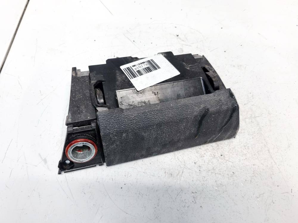 1T1857961 Volkswagen Touran 2005 Center Console Ashtray (Ash Tray)