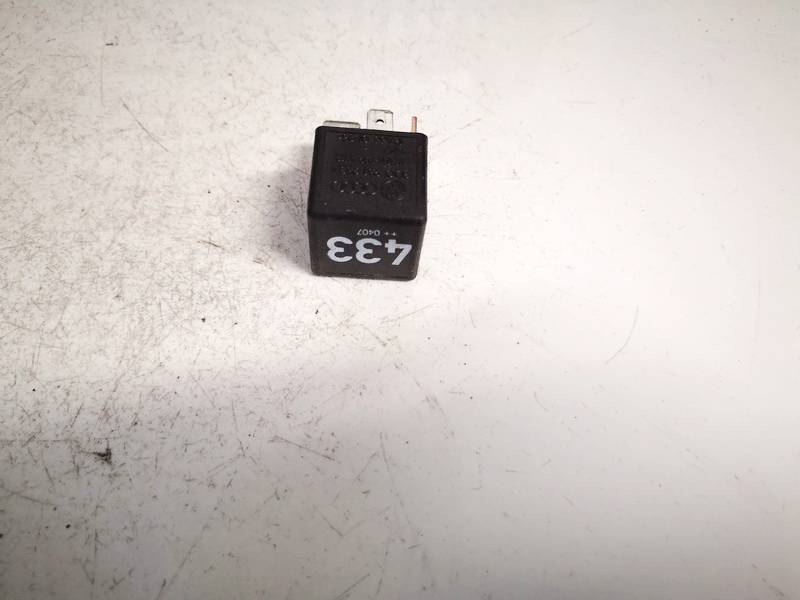 3D0951253A Volkswagen Golf 2004 Relay module