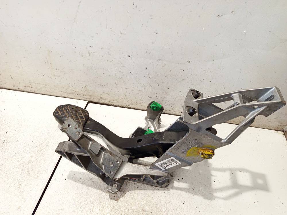 8D1721117K Volkswagen Passat 2001 тормоз педалей