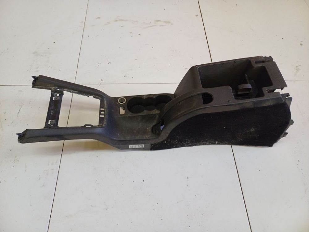 320010111363501 Skoda Octavia 2008 Center console