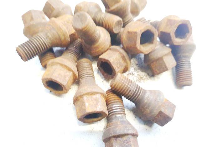 Toyota Aygo 2006 Zestaw śrub kół - Thumbnail 2