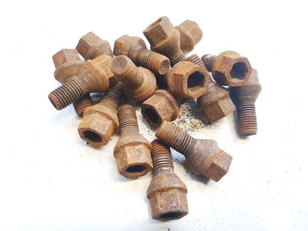 Toyota Aygo 2006 Zestaw śrub kół - Thumbnail 3