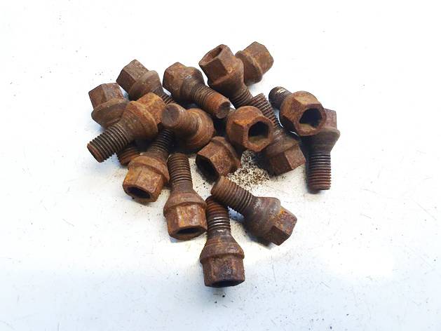 Toyota Aygo 2006 Zestaw śrub kół