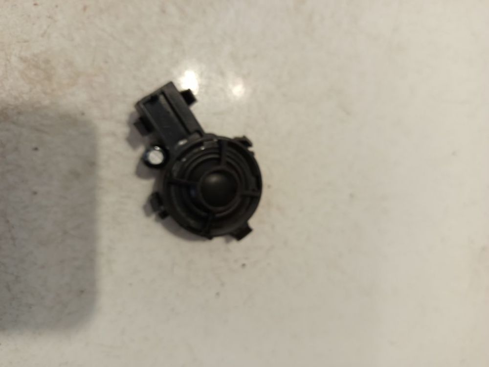 30745936 Volvo XC 90 2007 Speaker (audio)