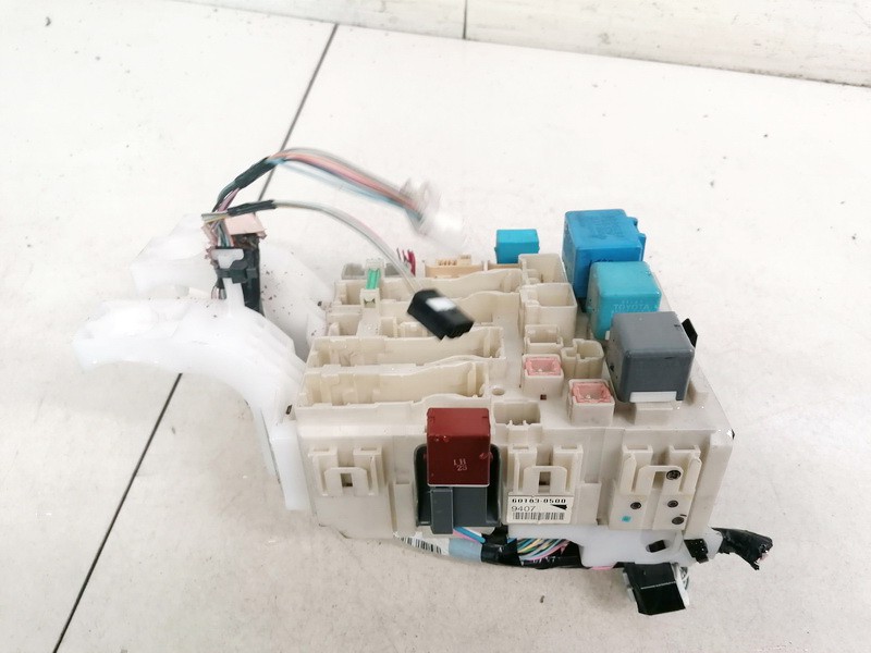 601030500 Toyota Yaris 2006 Fuse box