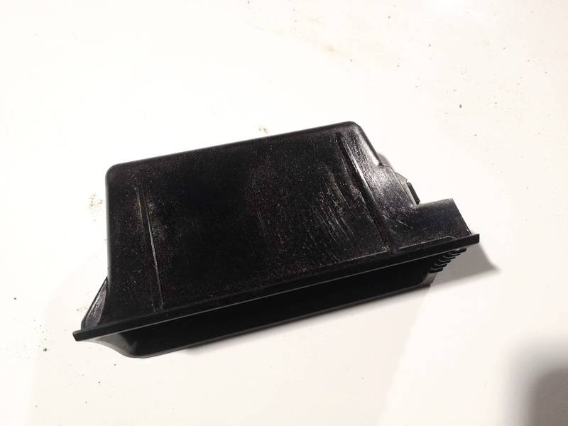 318230100 Volkswagen Passat 2006 Center Console Ashtray (Ash Tray)