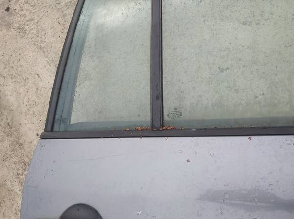 Volkswagen Touran 2004 Oven lasin tiivistelista  - TAKANA OIKEALLA - Thumbnail 3