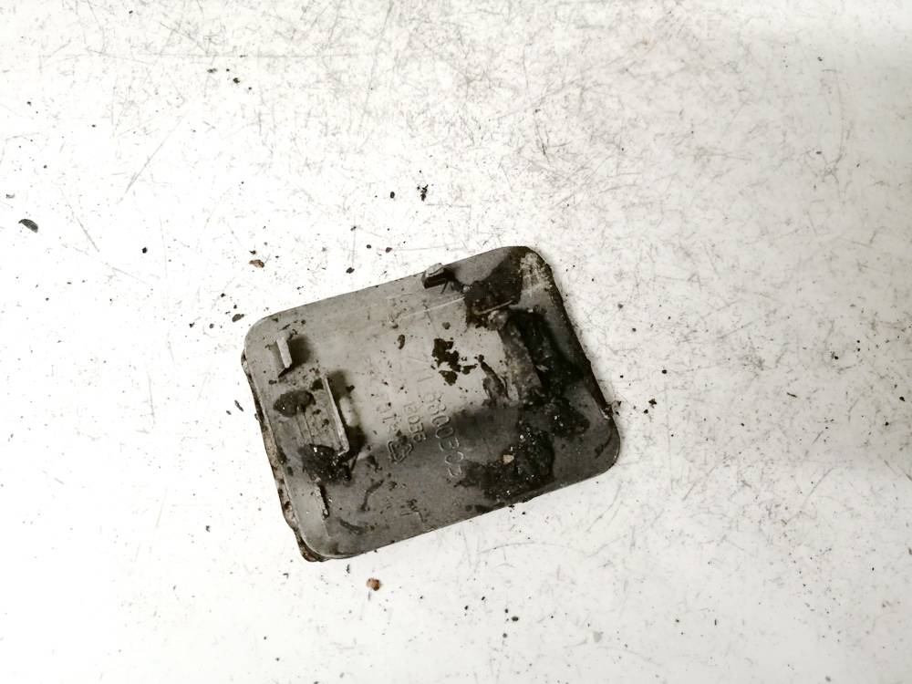 A2118800305 Mercedes-Benz E-CLASS 2002 Takapuskurin hinaussilmukan suojakansi - TAKANA - Thumbnail 2