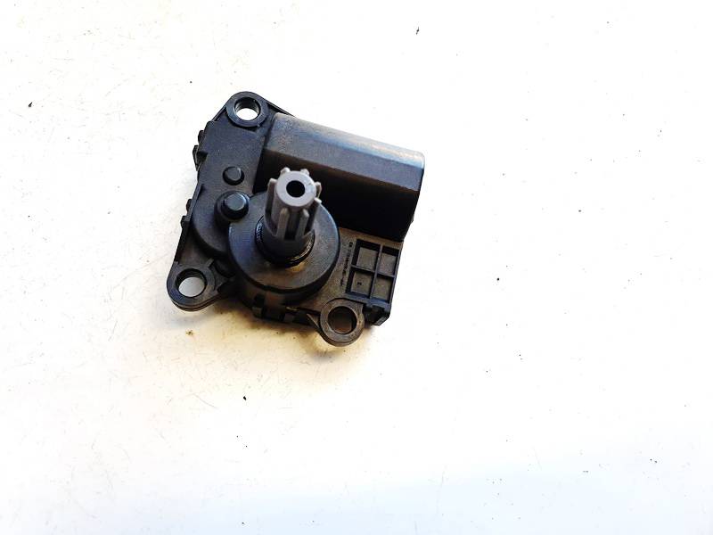 150064000A Tesla Model Y 2023 Stellmotor Heizungsstellmotor Gebläse - Thumbnail 3