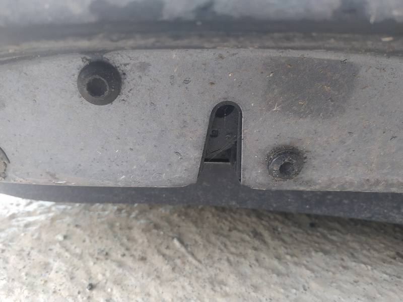 Volkswagen Touran 2004 Oven Lukko - TAKANA OIKEALLA