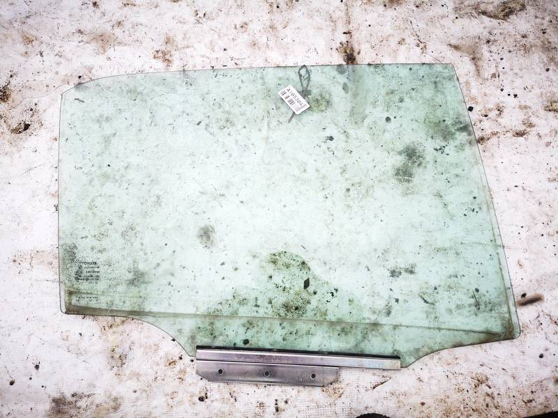 AS2 Toyota Auris 2007 Oven lasi - TAKANA OIKEALLA