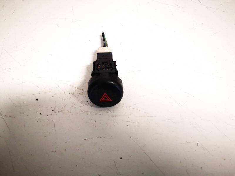 NILES06019 Nissan Juke 2013 Hazard switch