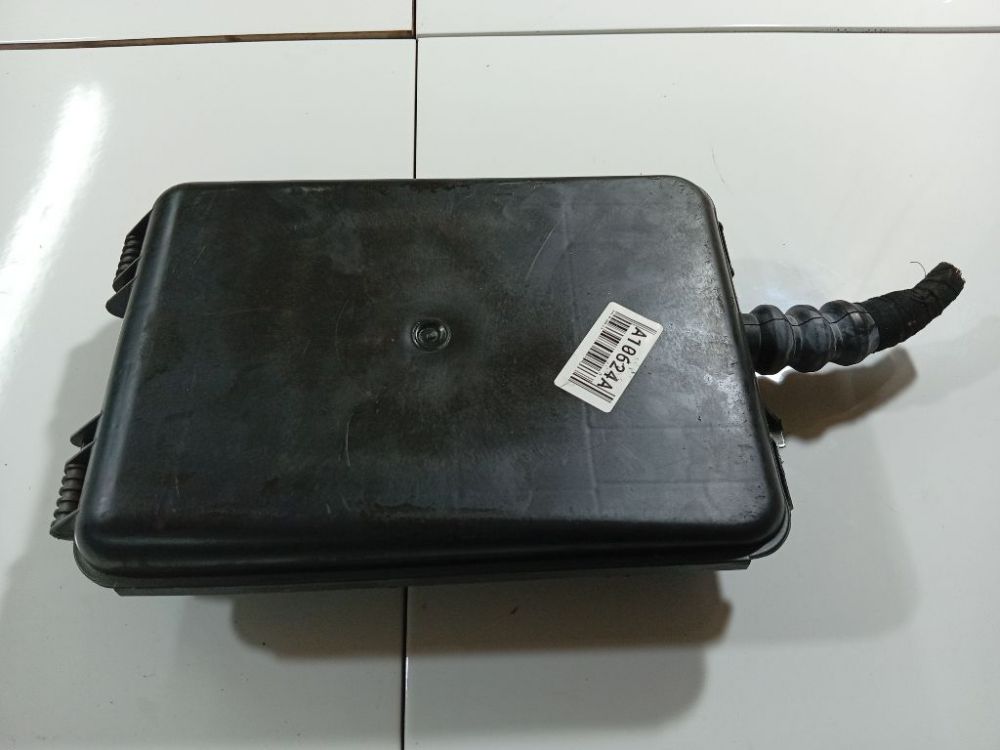 8D0927613 Audi A6 2003 Fuse box