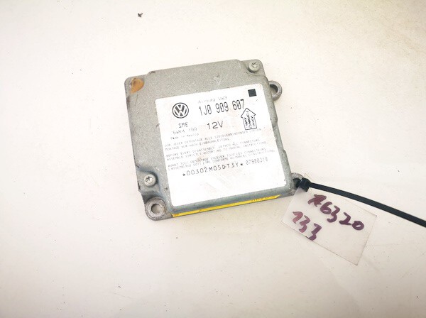 1J0909607 Volkswagen Passat 1998 Airbag crash sensors module