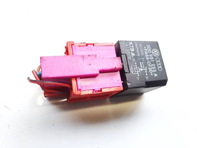 3D0951253A Volkswagen Caddy 2006 Relay module