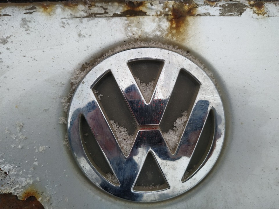 Volkswagen Passat 2003 insigne de botte logo  avant
