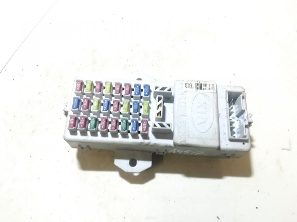 911703e920 911703e920 Fuse box Kia Sorento 2006 2.5L EIS00708420