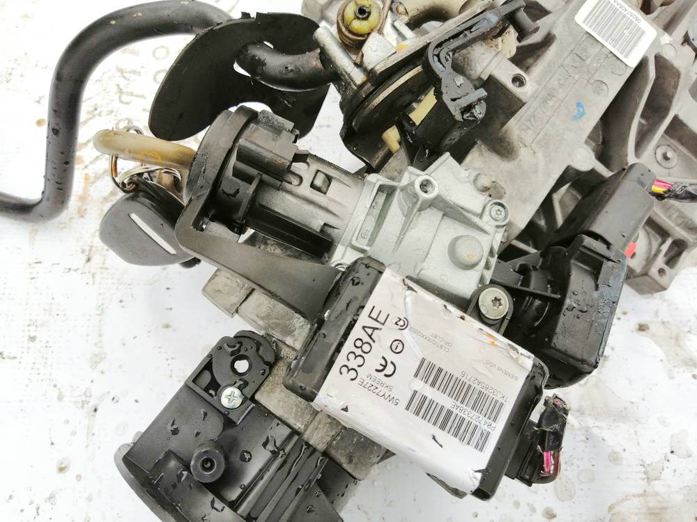 P04727338AE Chrysler Voyager Grand 2006 Uzvedimo spyna