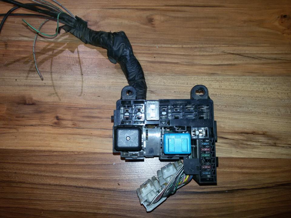 72543033 Mazda 323 1995 Fuse box