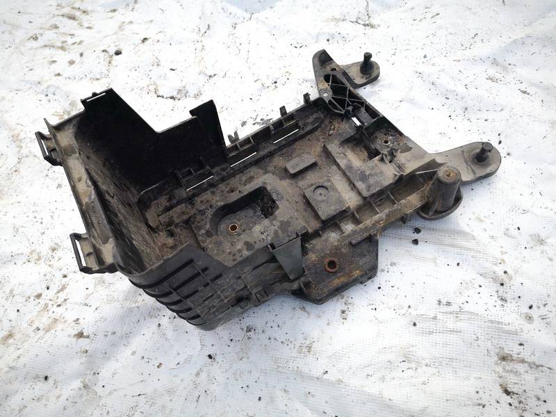 1K0915333C Volkswagen Passat 2006 Uchwyt baterii - akumulatora