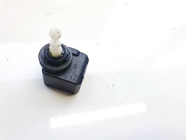 00883000 Volkswagen Golf 2005 Moteur de réglage du niveau des phares - Thumbnail 3