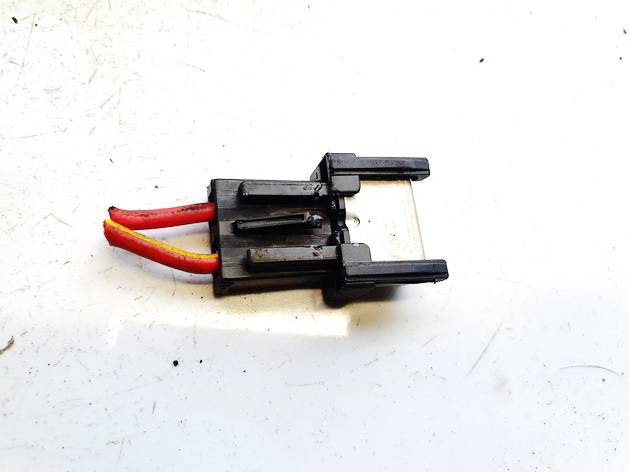 443937105A Volkswagen Passat 2005 Relay module