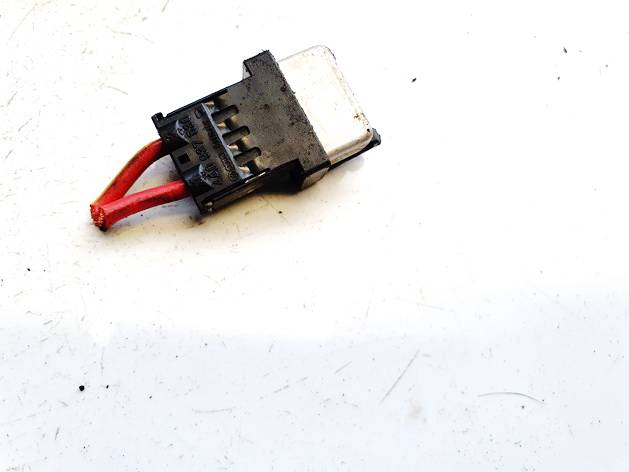 443937105A Volkswagen Passat 2005 Relay module - Thumbnail 3