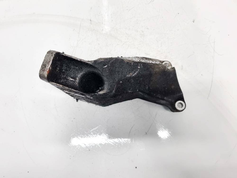 8D0199307P Volkswagen Passat 2003 Engine Mount Bracket and Gearbox Mount Bracket