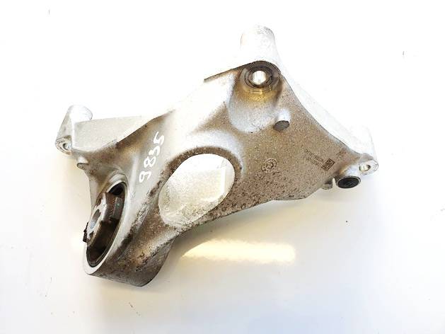 109327800B Tesla Model Y 2023 Variklio pagalves bei Greiciu dezes pagalves