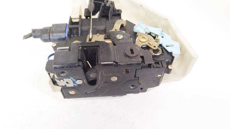 Volkswagen Golf 2004 Cerradura de puerta - TRASERO DERECHO - Thumbnail 3