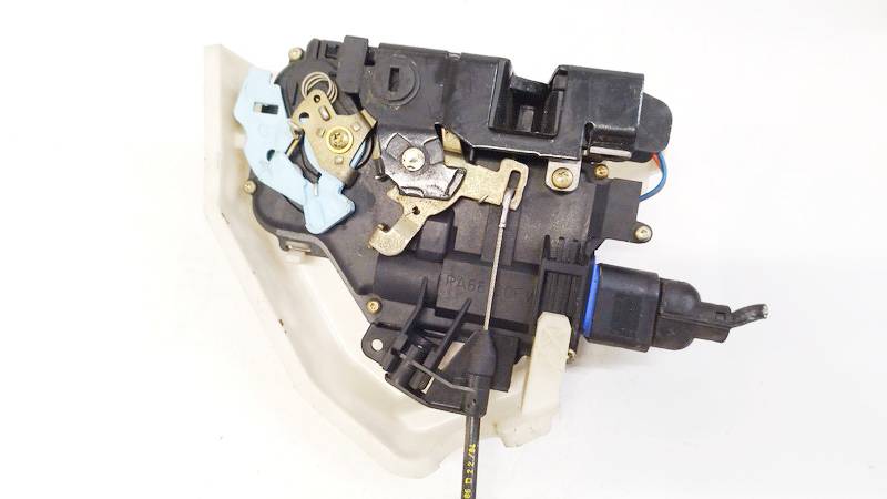 Volkswagen Golf 2004 Cerradura de puerta - TRASERO DERECHO - Thumbnail 2