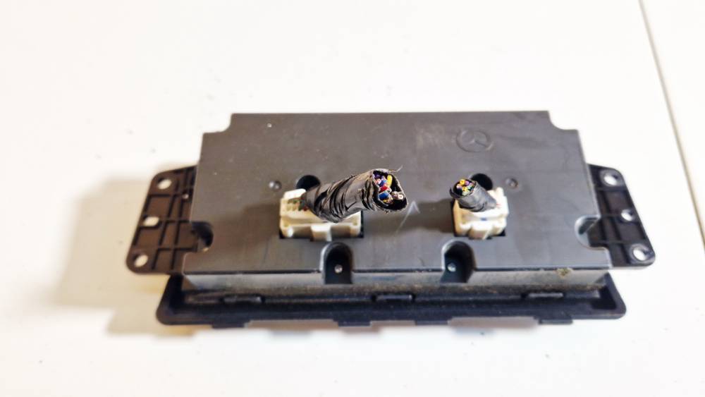 GAM761190B Mazda 6 2009 Climate Control Panel (heater control switches) - Thumbnail 2