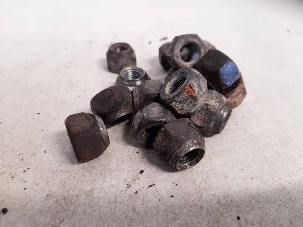 Toyota Yaris 2004 Pyöränpulttisarja