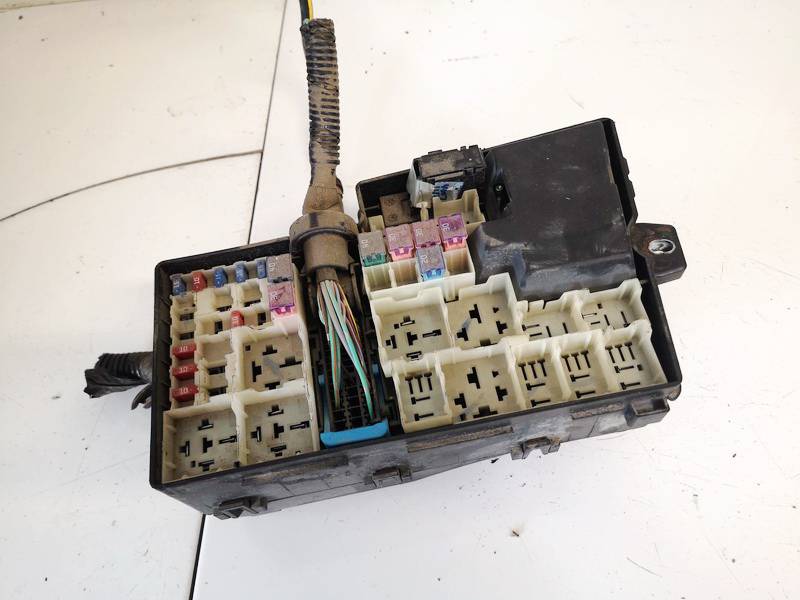 3M5T14A142AB Mazda 3 2008 Saugikliu deze