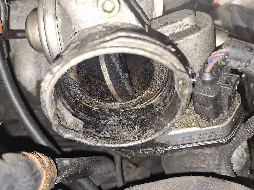 Volkswagen Golf 2005 Suurella Virtaamalla Varustettu Kaasuläpän