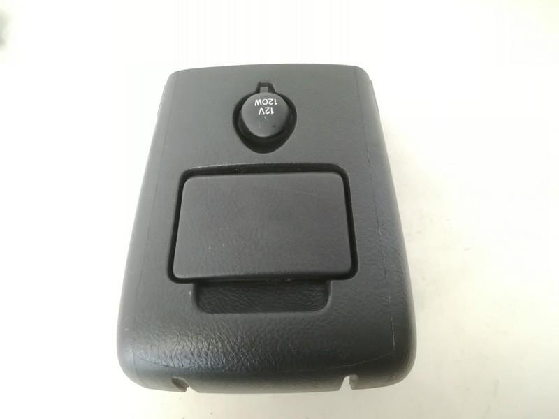 5892305020 Toyota Avensis 2005 Tuhkakuppi