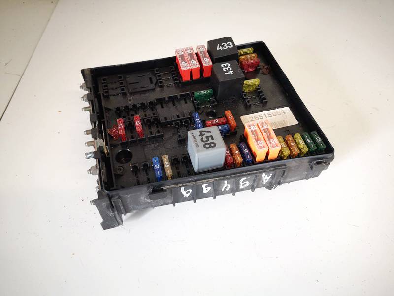 1K0937124K Volkswagen Golf 2004 Fuse box