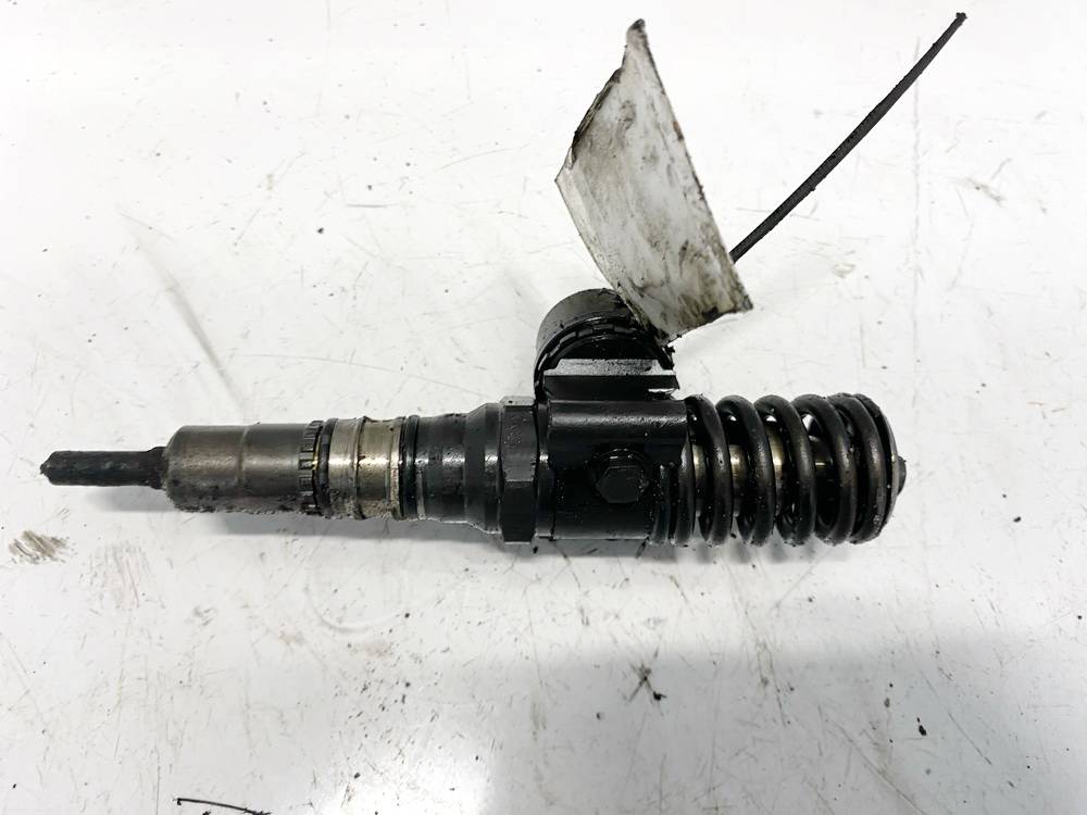 T026053517 Volkswagen Golf 2005 Polttoainesuutin