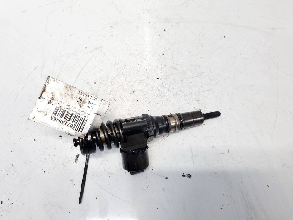 03G130073G Volkswagen Golf 2005 Polttoainesuutin