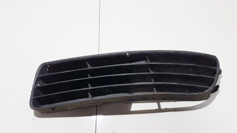8D0807346B Audi A4 1995 Bumper Grille - FRONT RIGHT