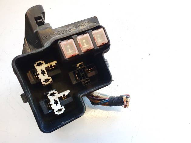 5054 Toyota Previa 2006 Fuse box - Thumbnail 2