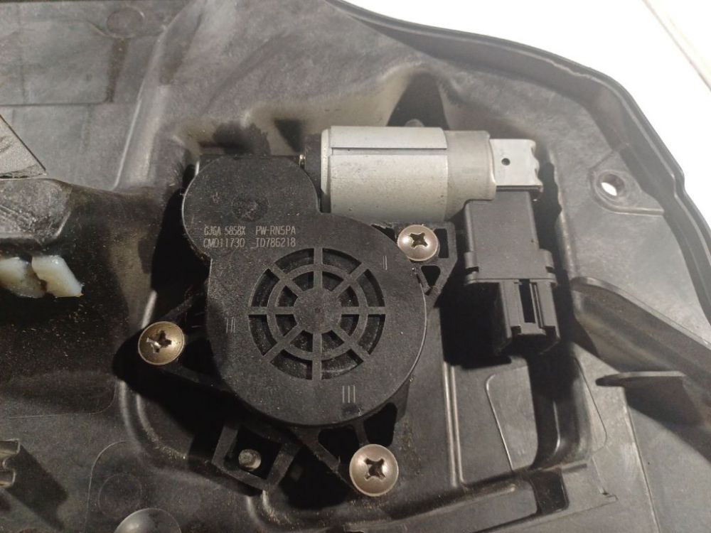 GJ6A5858X Mazda 2 2006 Durvju loga pacēlāja motors - AIZMUGURE PA KREISI