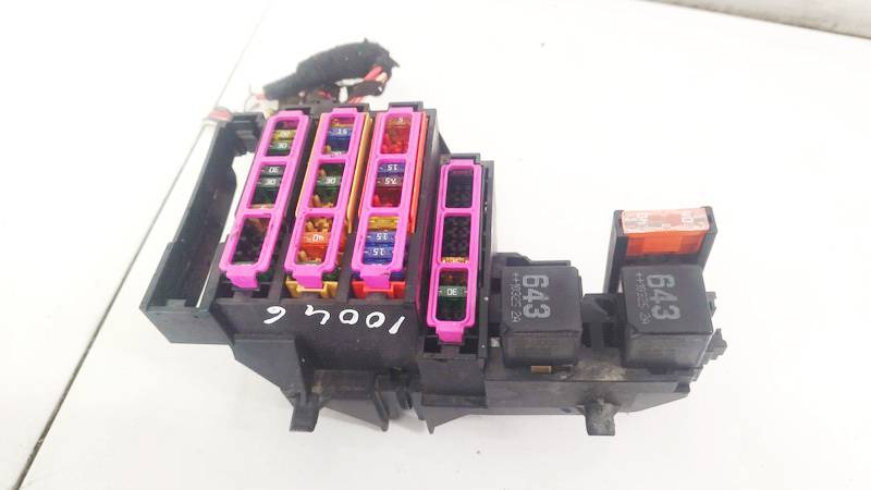 8A0937530 Audi A4 2011 Skrzynka bezpieczników