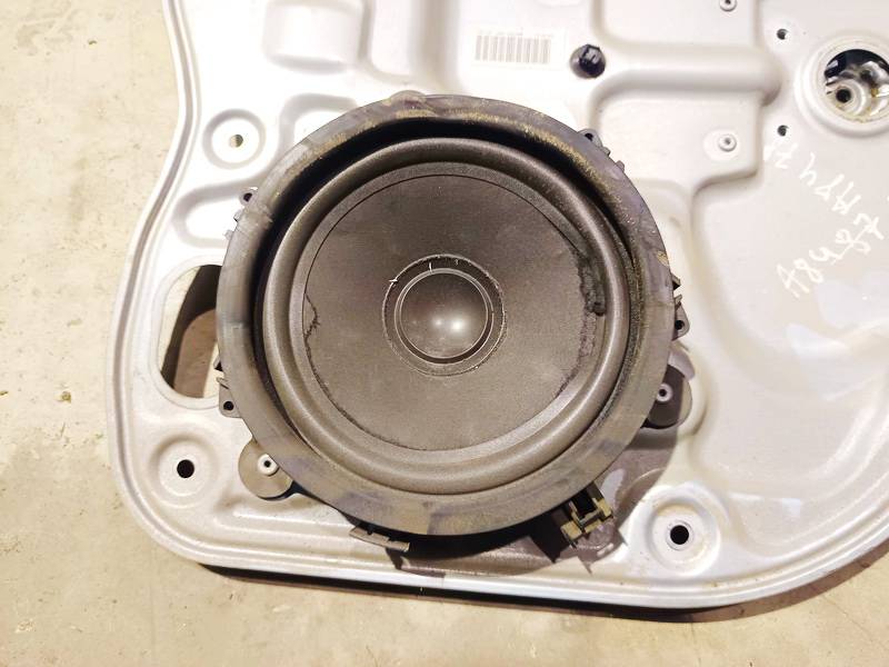 8651207 Volvo V50 2004 Garso kolonele